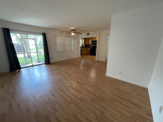 Building Photo - 10762 La Placida Dr