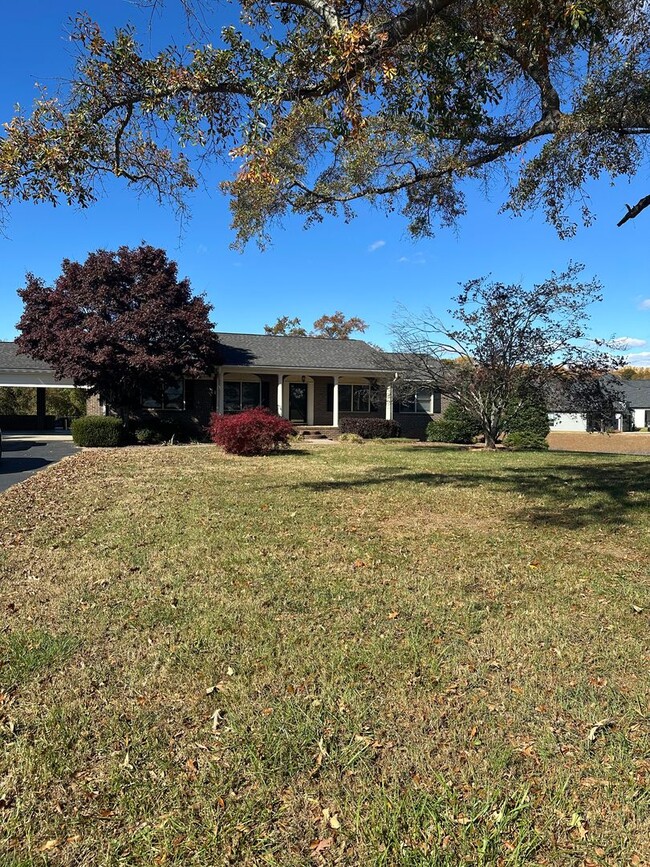 Building Photo - 380 Fowler Cir