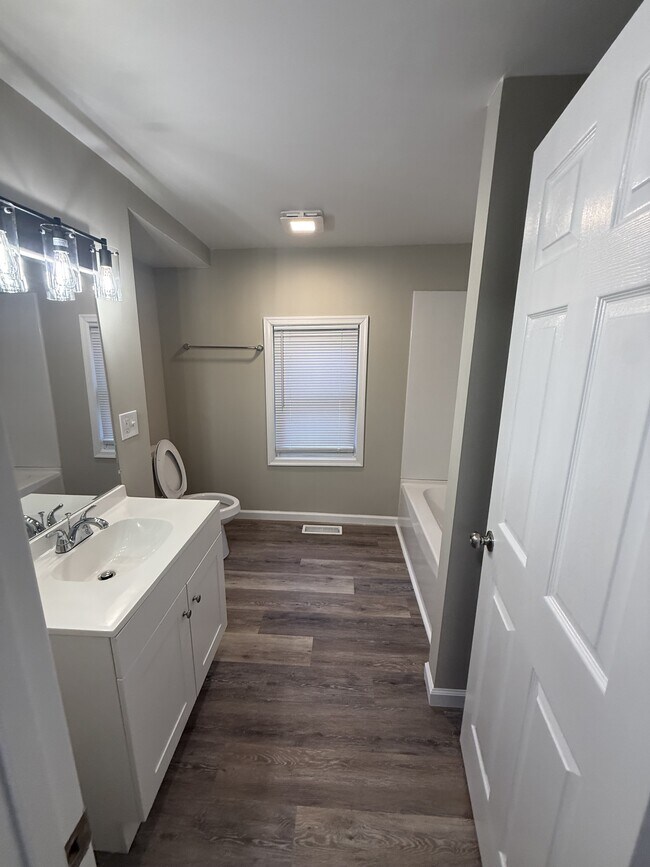 Foto del edificio - 805 Lake St