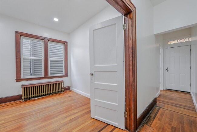 Building Photo - 212 69th St