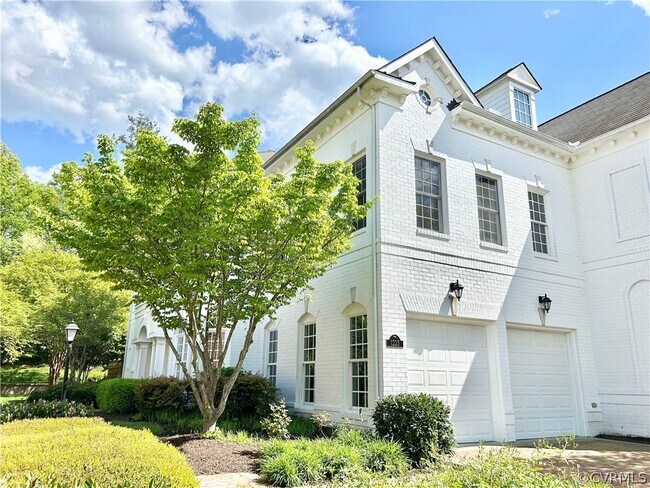 Building Photo - 1223 Hyde Ln