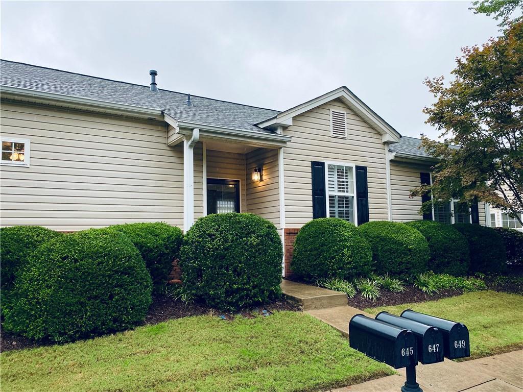 Primary Photo - 645 W Oaks Dr