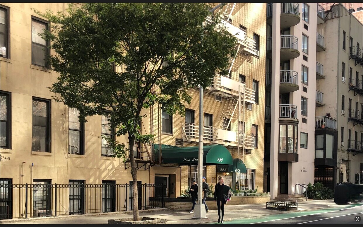 Foto principal - 230 E 52nd St