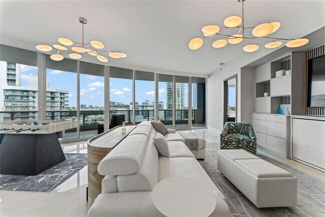 Foto del edificio - 5959 Collins Ave