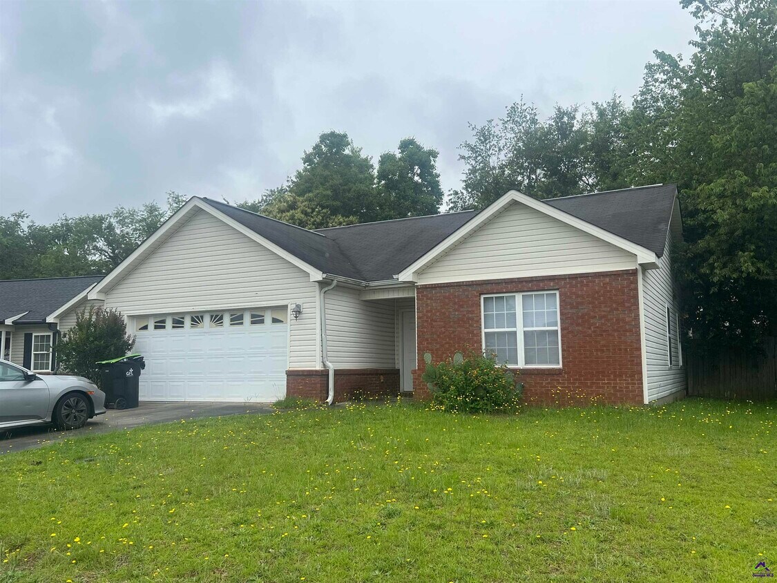 Primary Photo - 208 Camelot Pl