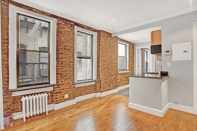 Building Photo - 416 E 13th St