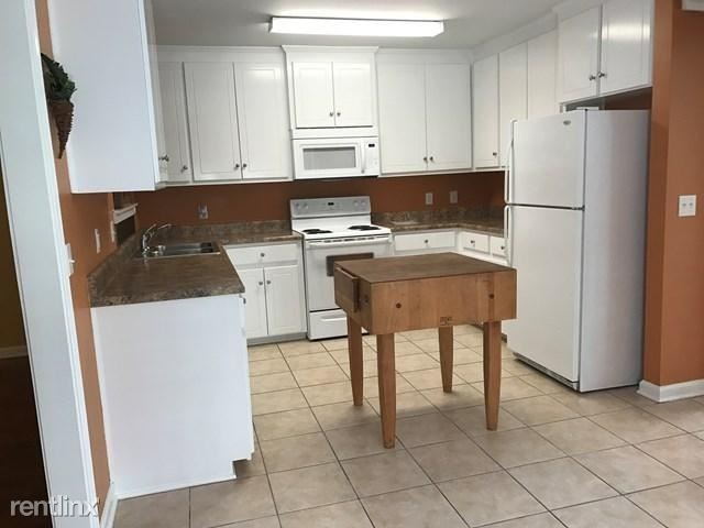 Building Photo - 3 br, 2.5 bath Townhome - 130 Coral Lane 130