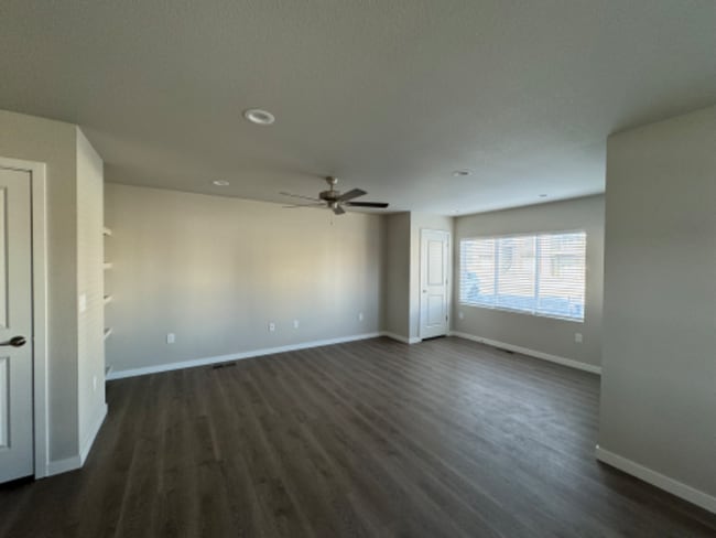 Building Photo - 1350 Howling Moon Wy