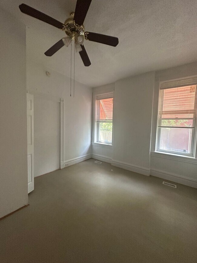 Foto del edificio - Amazing 2 Bedroom 1 Bathroom Home