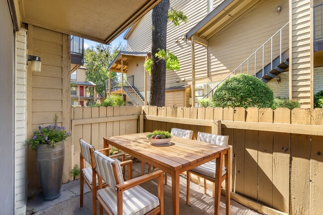 Building Photo - Regal Court Apartments