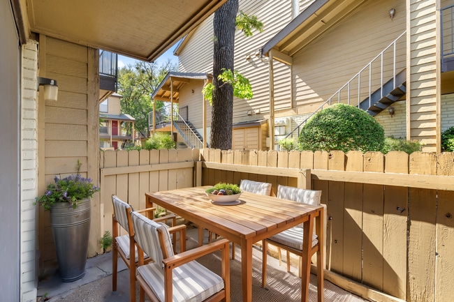 Building Photo - Regal Court Apartments