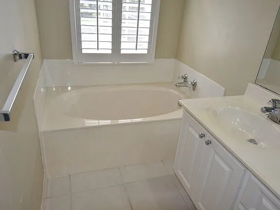 Primary Photo - 400 Capistrano Dr