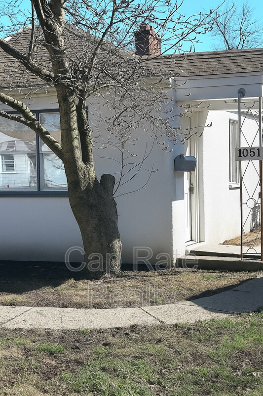 Foto principal - 1051 Republic Ave
