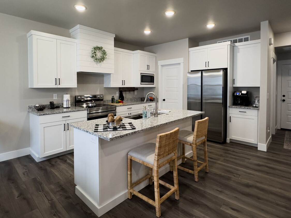 Foto principal - Beautiful new construction townhome for re...