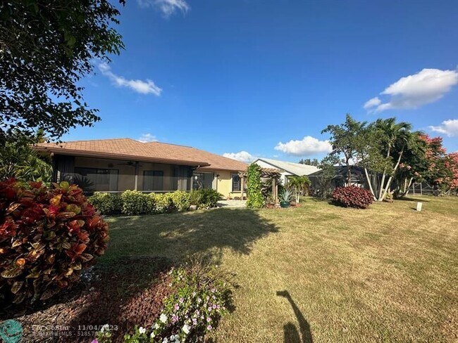 Building Photo - 9757 Majorca Pl