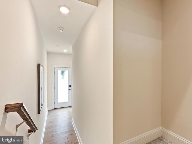 Foto del edificio - 715 Parker Blvd