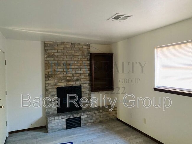 Building Photo - 305 S Fifth Street