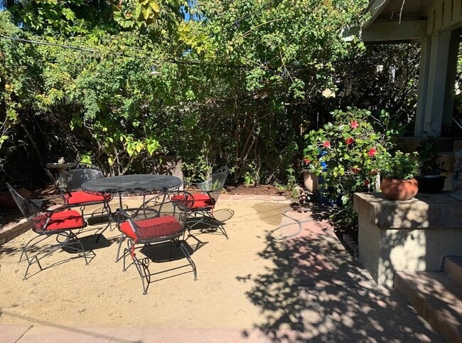 Fenced front yard - 1124 Manzanita St