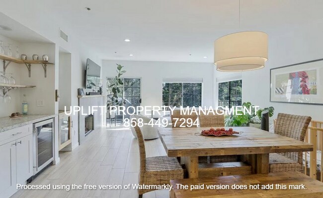 Building Photo - 2/2.5 Condo w