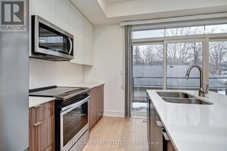 Building Photo - 107 Concession St