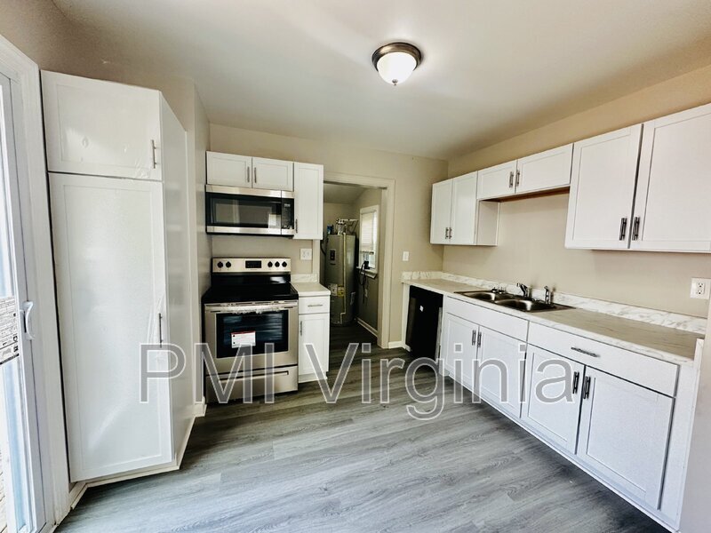 Foto principal - 4832 Robin Hood Rd