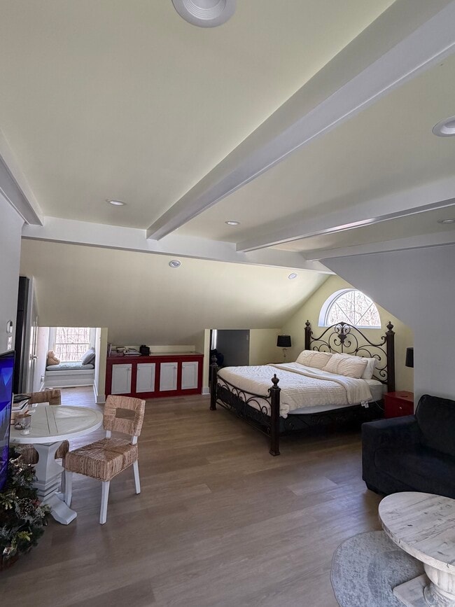 Building Photo - 216 S Sugan Rd