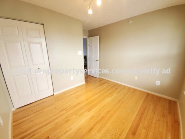 Foto del edificio - Beautiful Top Floor Garden Condo In Frederick