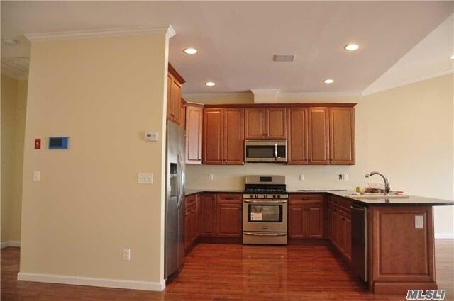 Building Photo - 57 S Ocean Ave