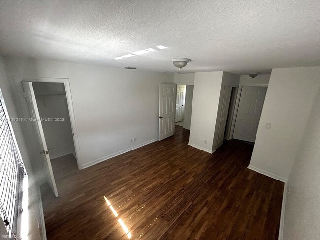 Foto del edificio - 3 br, 2.5 bath House - 212 NE 3rd St Apt 5