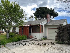Building Photo - 908 Riker St