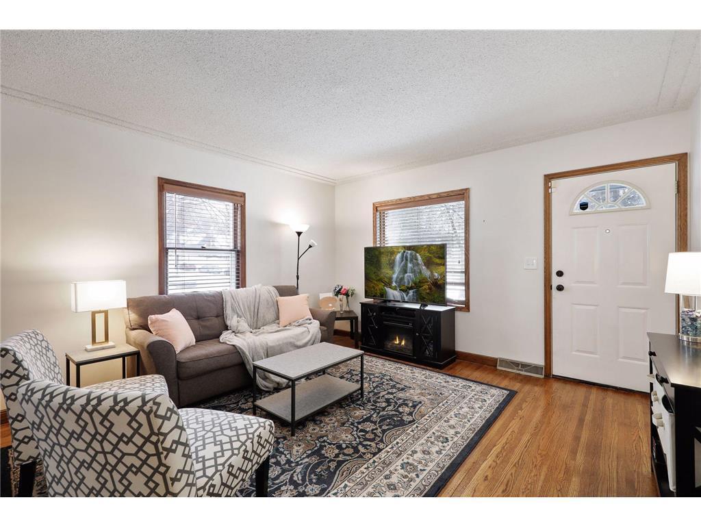 Primary Photo - 3400 N Upton Ave