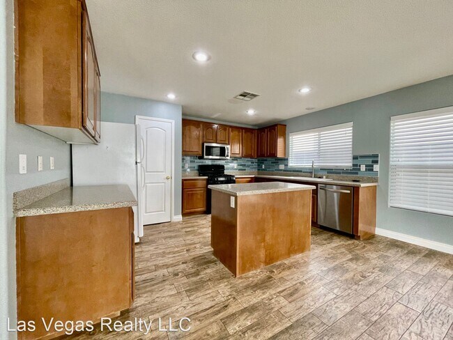 Building Photo - 3 br, 2.5 bath House - 578 Columbia Pike Ave