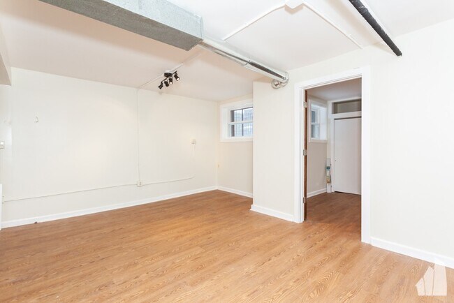 Foto del edificio - 4912 N Troy St