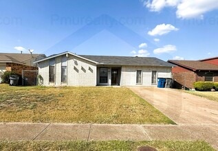 Building Photo - 833 Tamerisk Dr