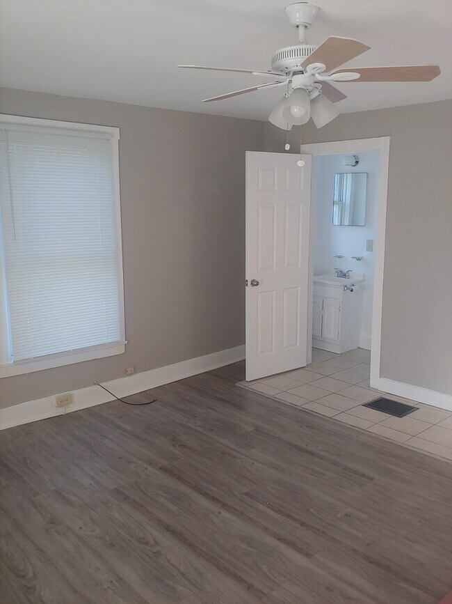 Living room - 512 Township Ave