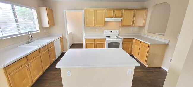 Building Photo - Cooper & Elliot (Neely Ranch) cul de sac r...