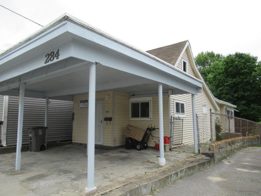 Primary Photo - 284 Parker St