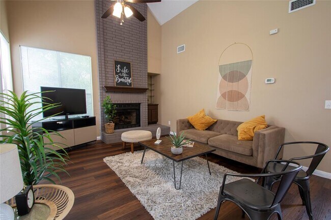 Building Photo - 2108 Warfield Way