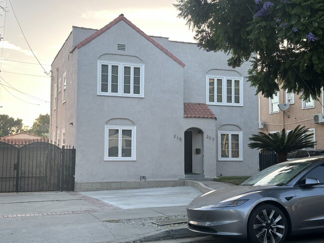 Building Photo - 215 Sinclair Ave