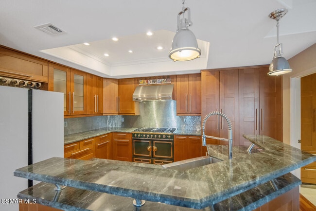 Foto del edificio - 5608 Roundtree Pl