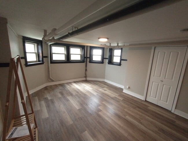 Building Photo - 2738 W Winnemac Ave