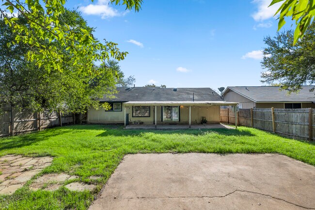 Building Photo - 4618 Button Bend Rd