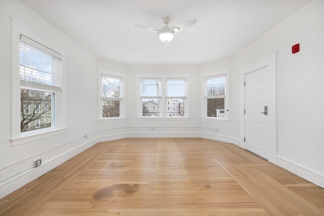 Living Room - 54 Sutton St