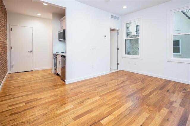 Building Photo - 512 Park Ave