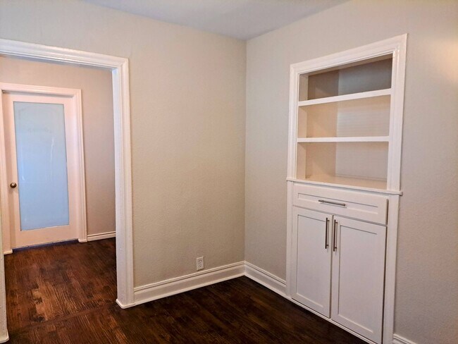 Building Photo - Remodeled 2/1