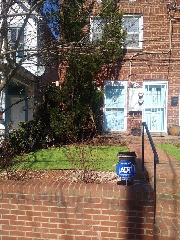 Front Entrance - 1422 W St SE