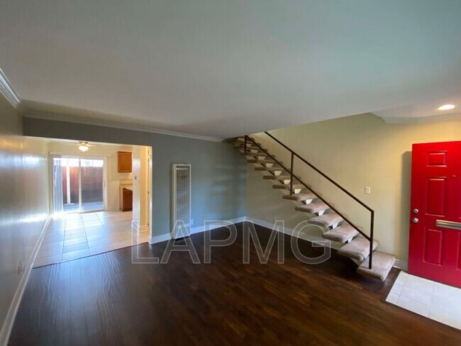 Building Photo - 5619 Irvine Ave