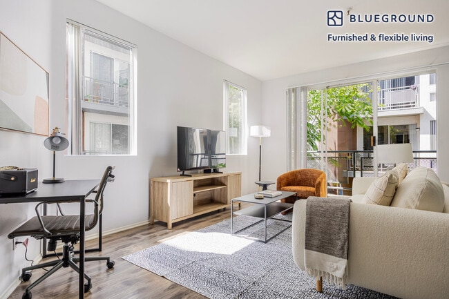 Building Photo - 1443 N Fuller Ave