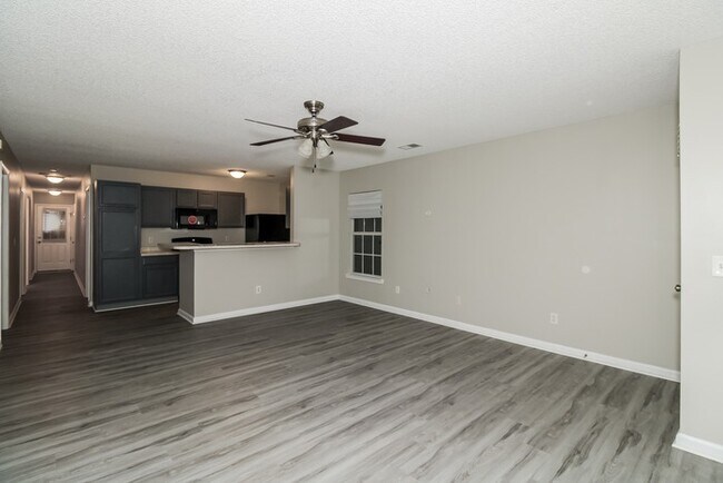 Building Photo - Cute 3 Bedroom Home!