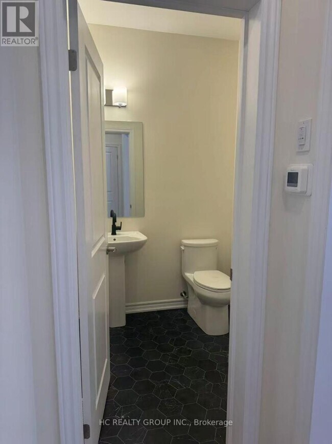 Building Photo - 664 Grand Ridge Ave